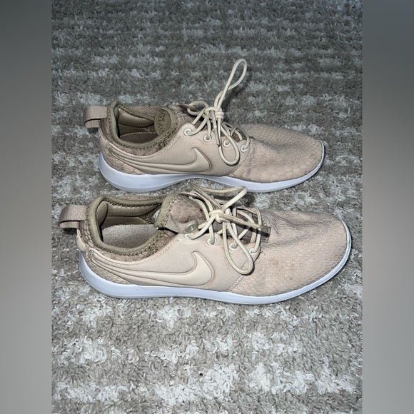 Nike Beige Snakeskin Roshe Runs - Picture 4 of 7